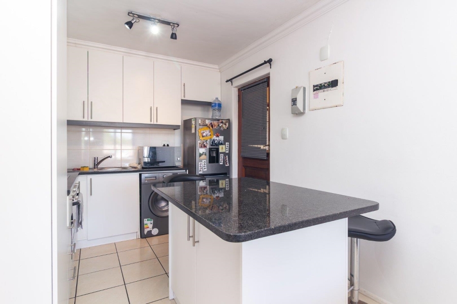 To Let 2 Bedroom Property for Rent in Kenilworth Western Cape